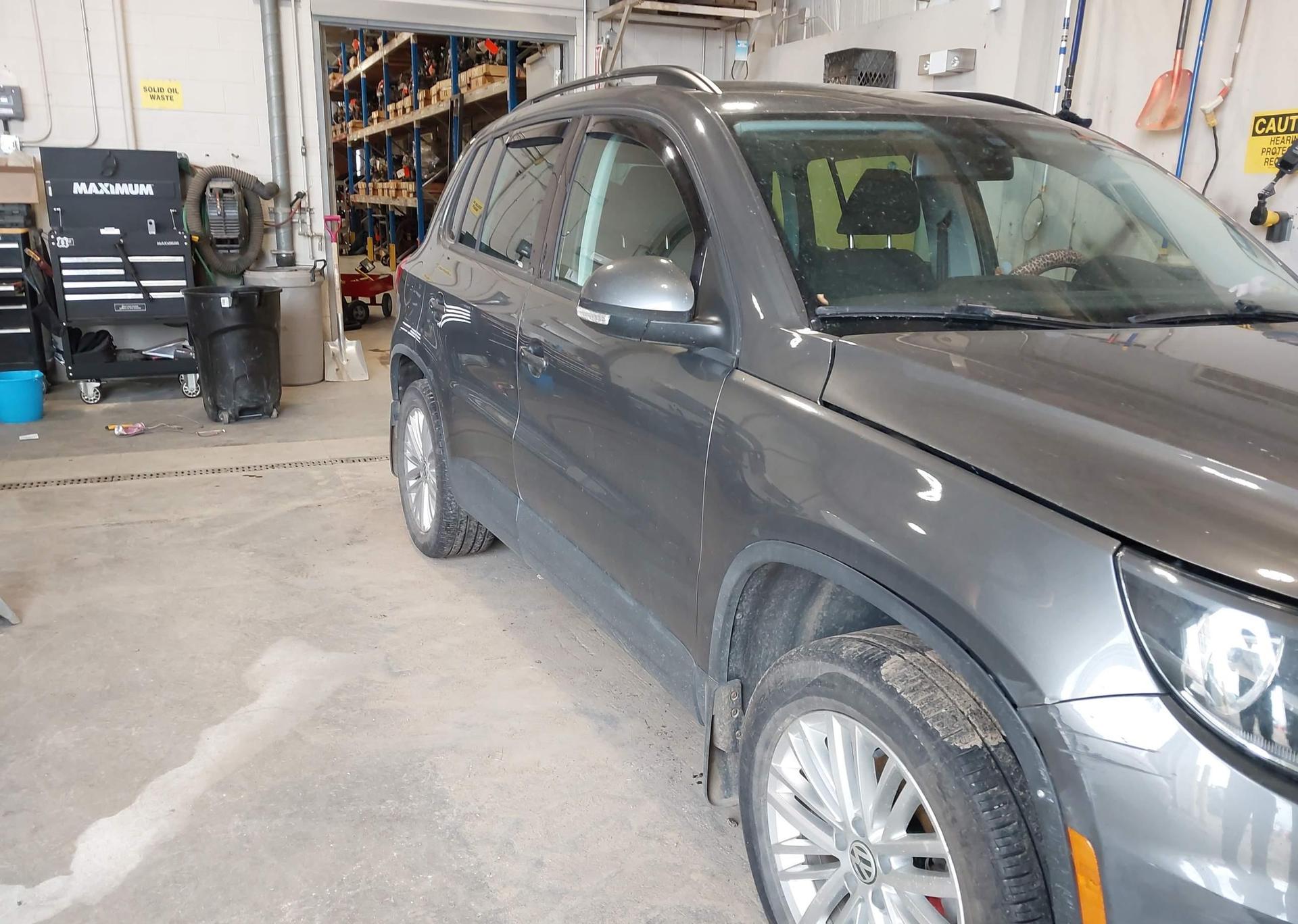 2015 VOLKSWAGEN TIGUAN S