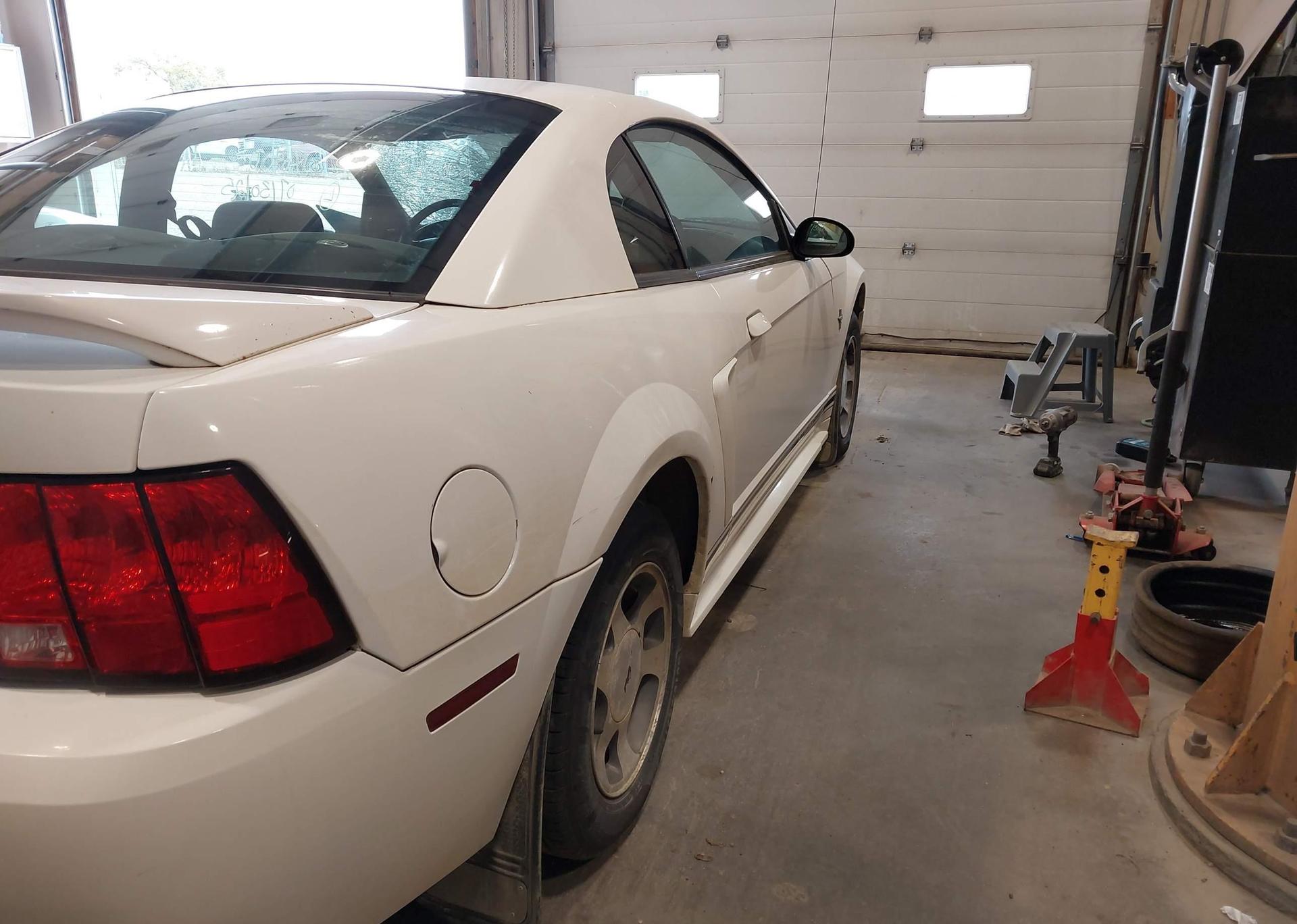 2000 FORD MUSTANG