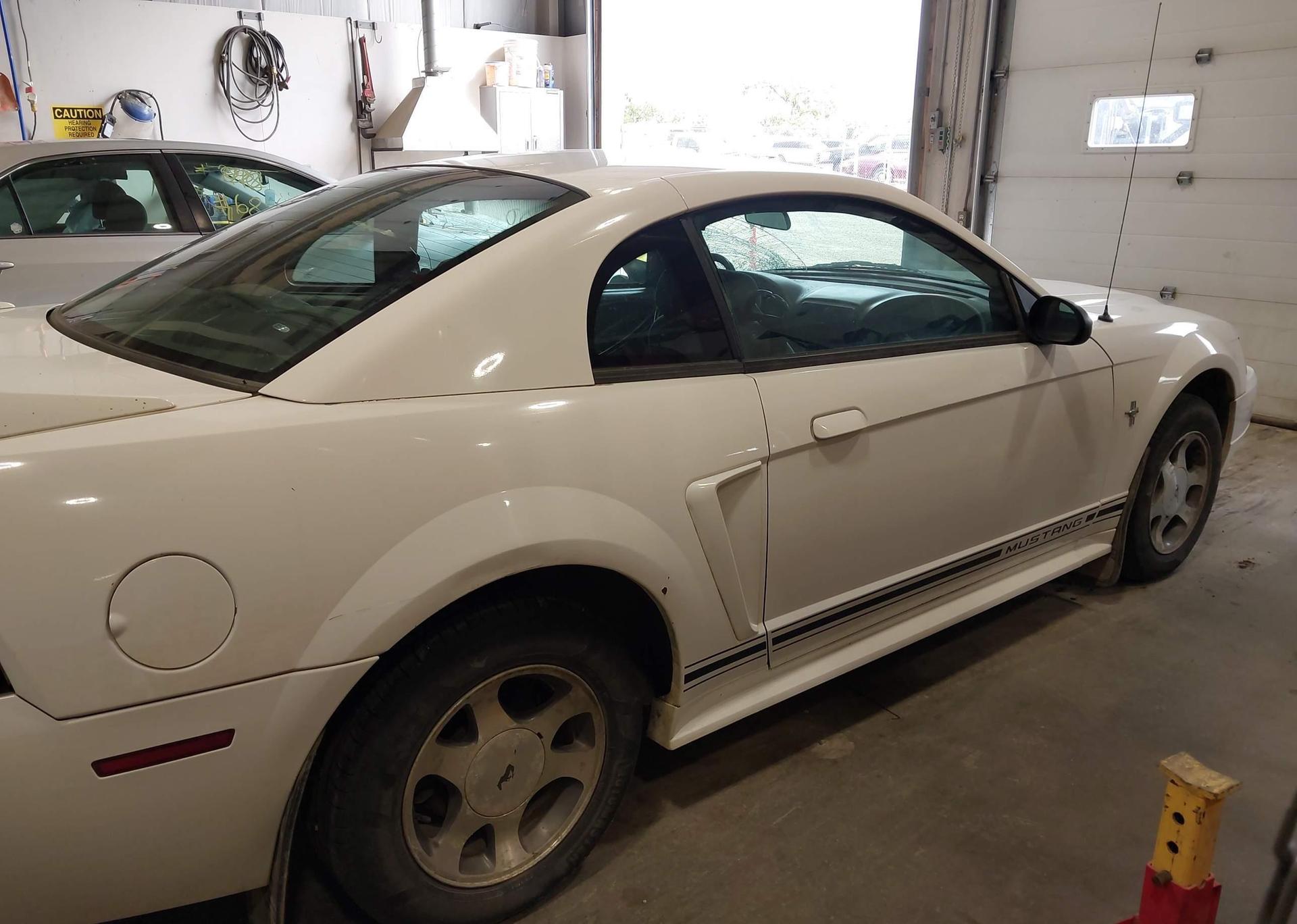 2000 FORD MUSTANG