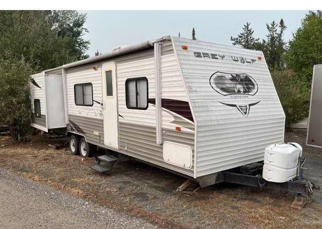 2010 TRAILER GREY WOLF..