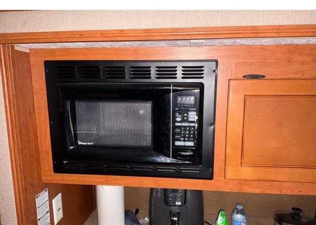 2010 TRAILER GREY WOLF..