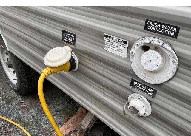 2010 TRAILER GREY WOLF..