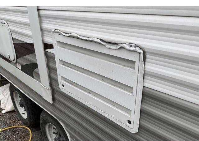 2010 TRAILER GREY WOLF..