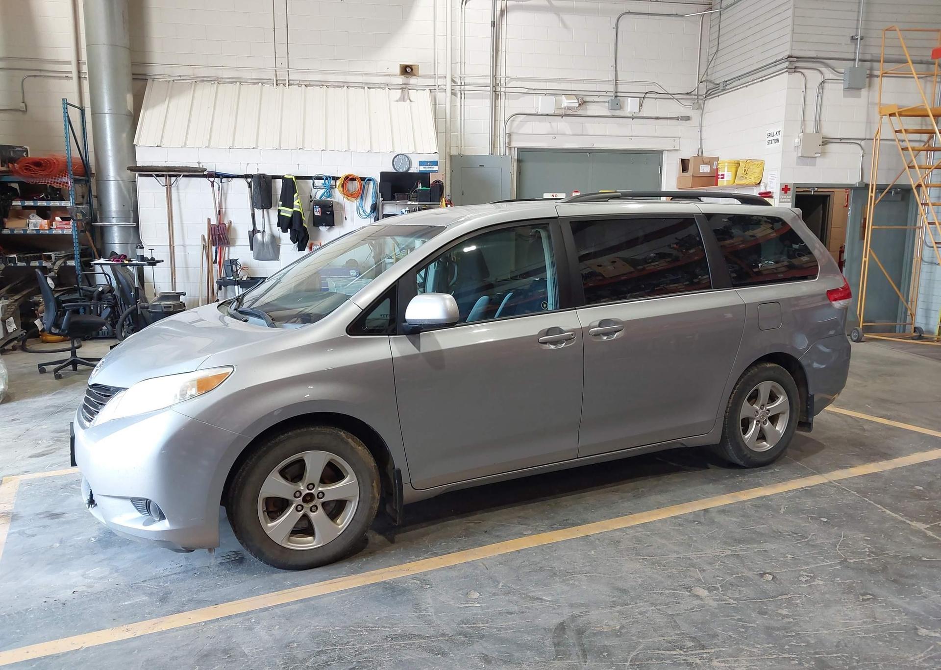 2013 TOYOTA SIENNA LE