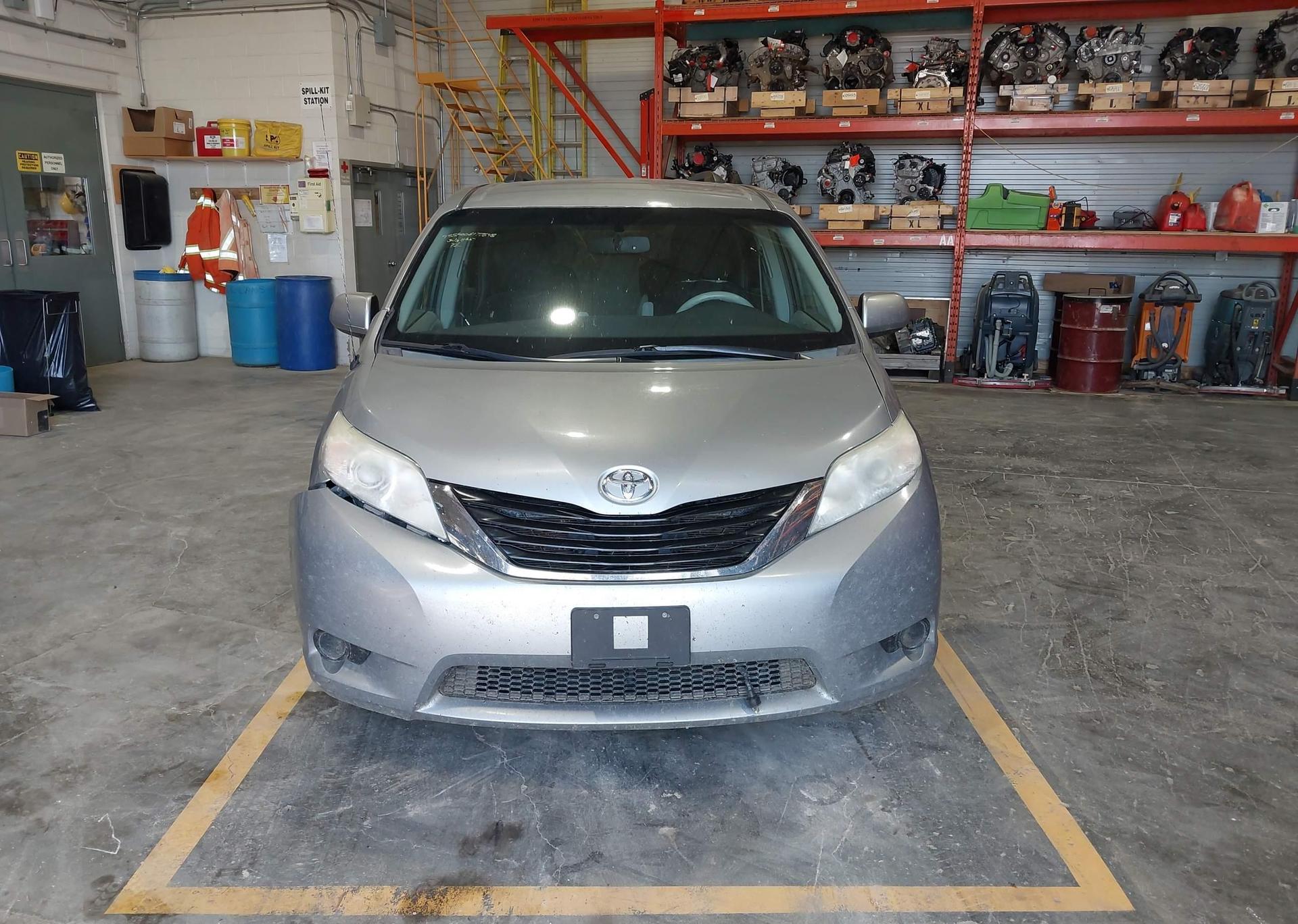 2013 TOYOTA SIENNA LE