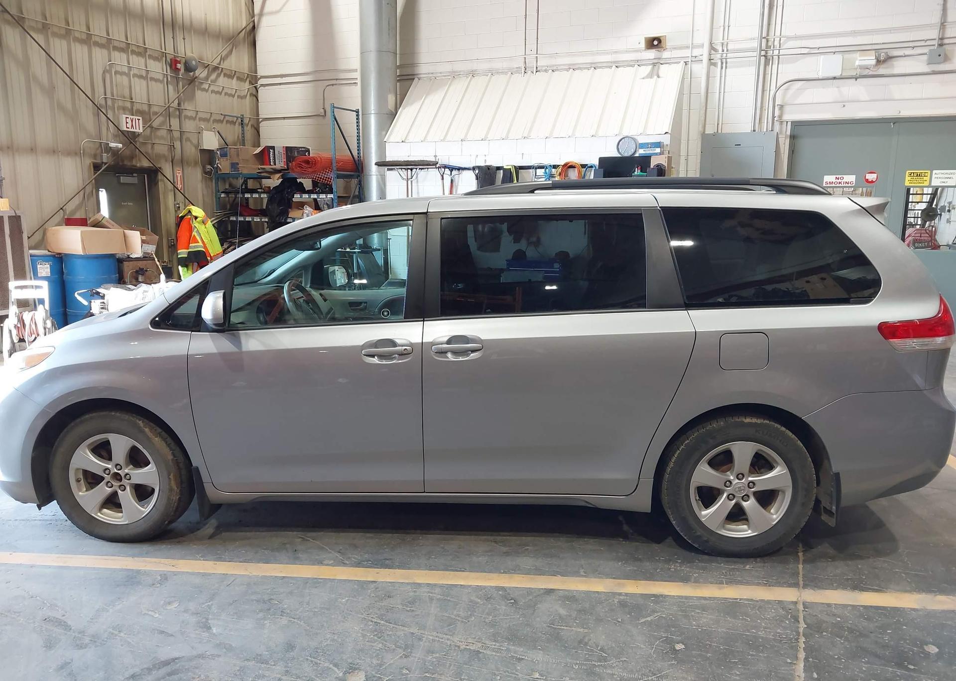2013 TOYOTA SIENNA LE