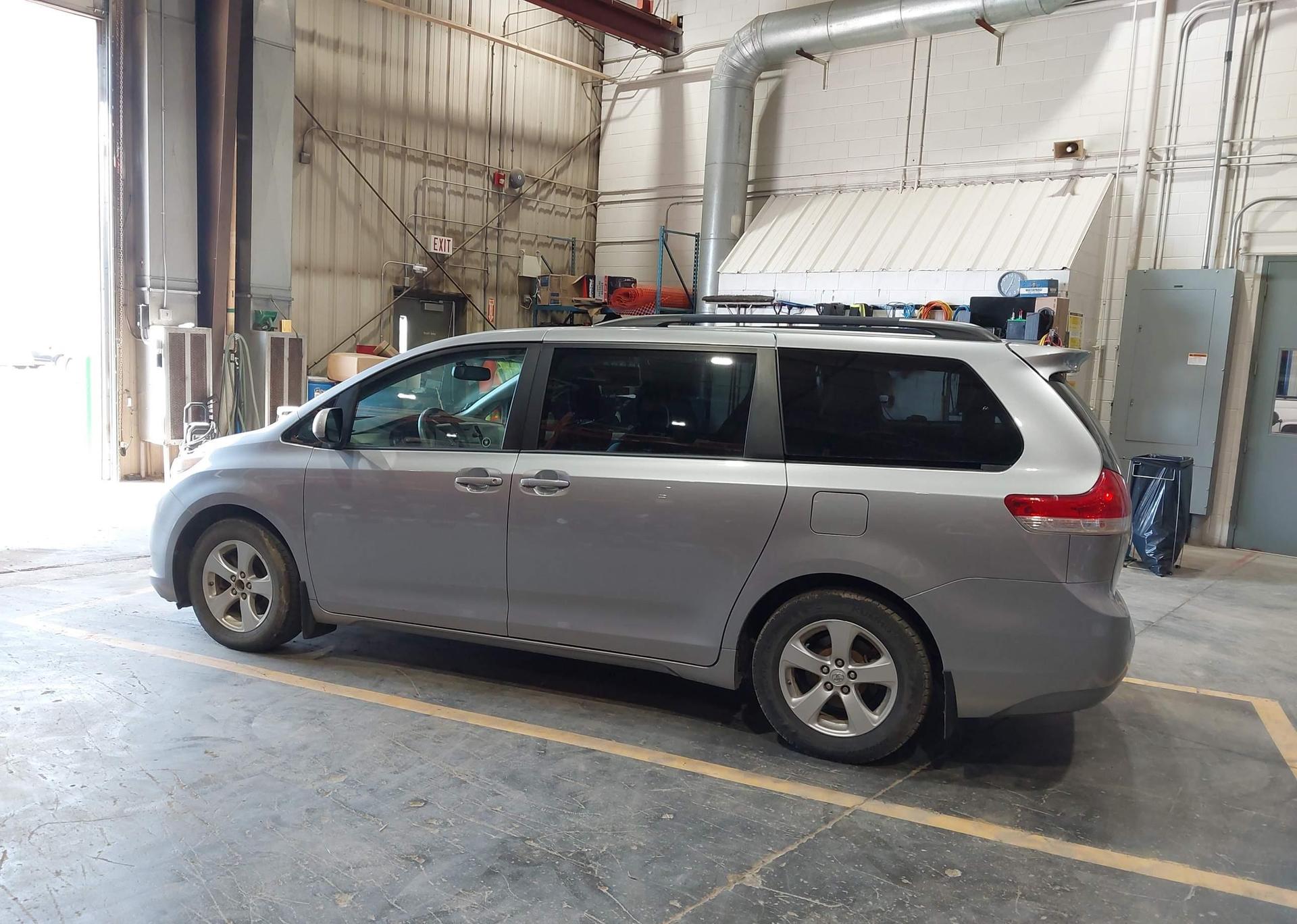 2013 TOYOTA SIENNA LE