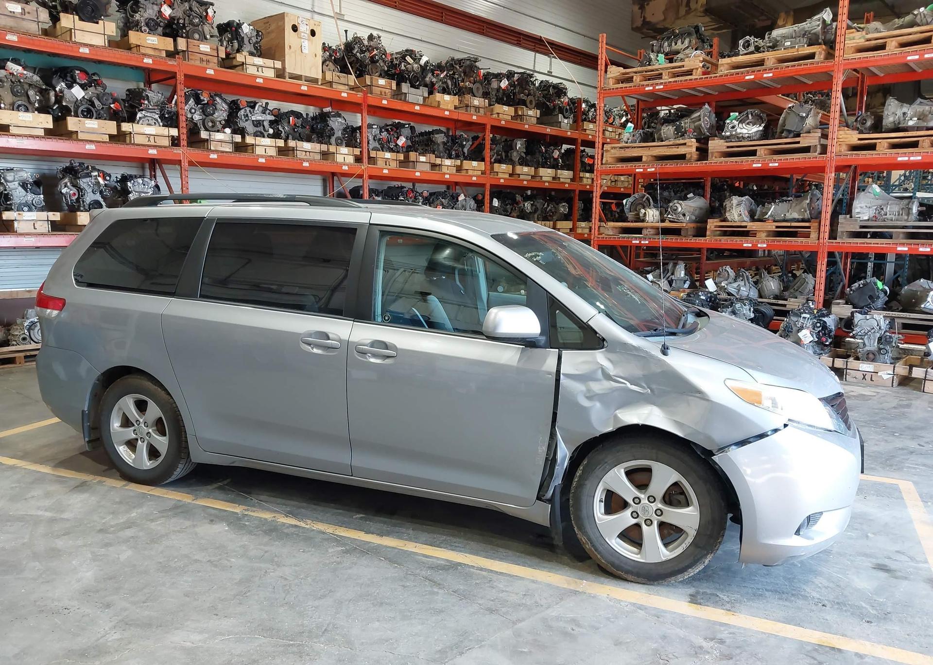 2013 TOYOTA SIENNA LE