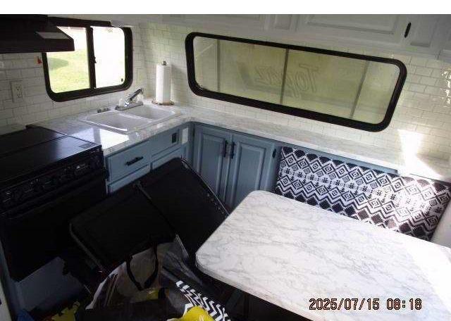 1999 TRIPLE E CANADA LTD T-240