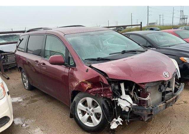 2014 TOYOTA SIENNA LE