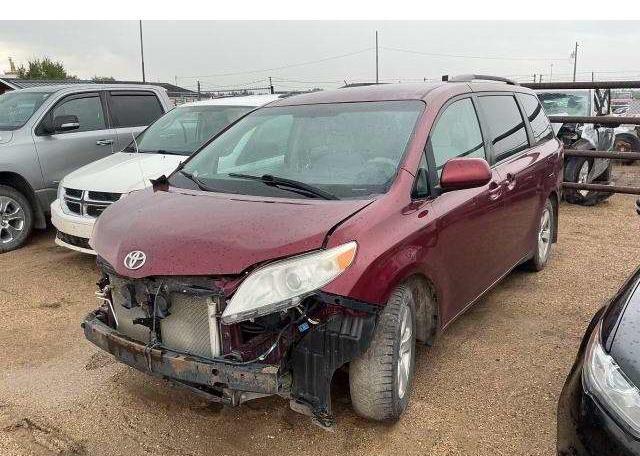 2014 TOYOTA SIENNA LE