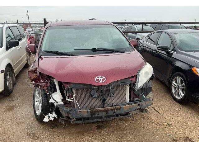 2014 TOYOTA SIENNA LE