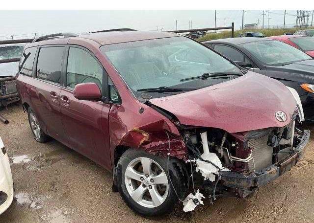 2014 TOYOTA SIENNA LE