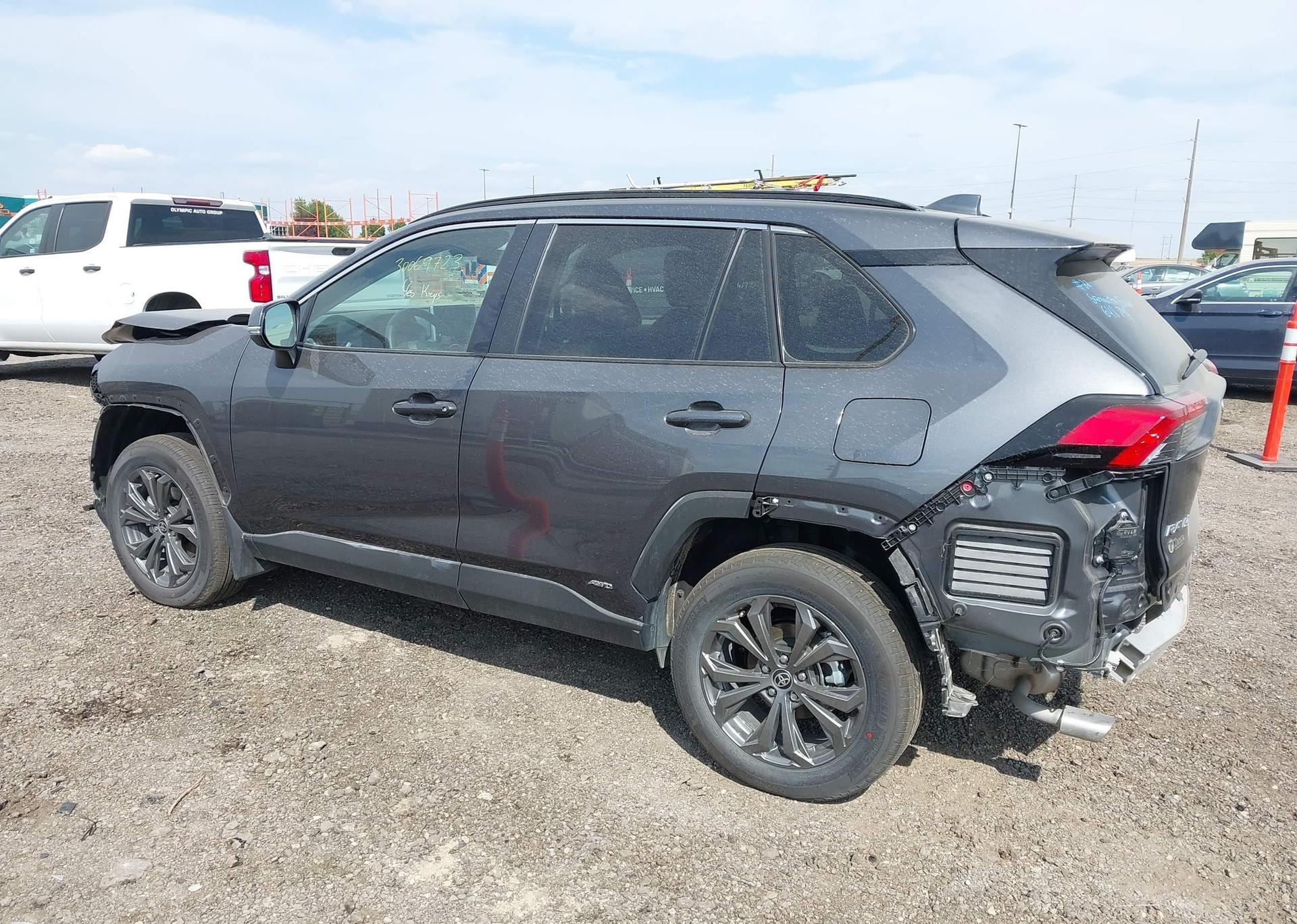 2025 TOYOTA RAV4 XLE