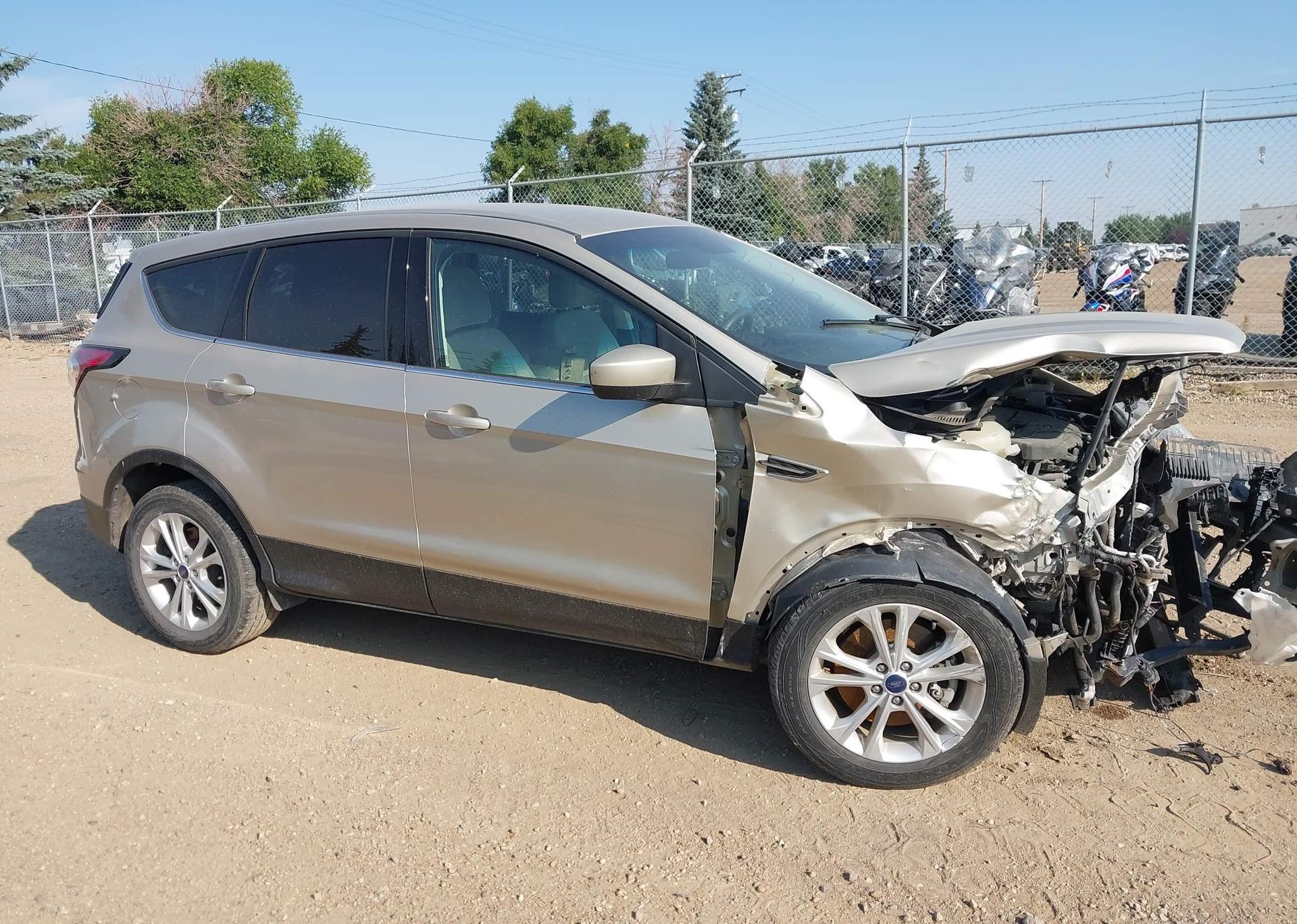 2017 FORD ESCAPE SE