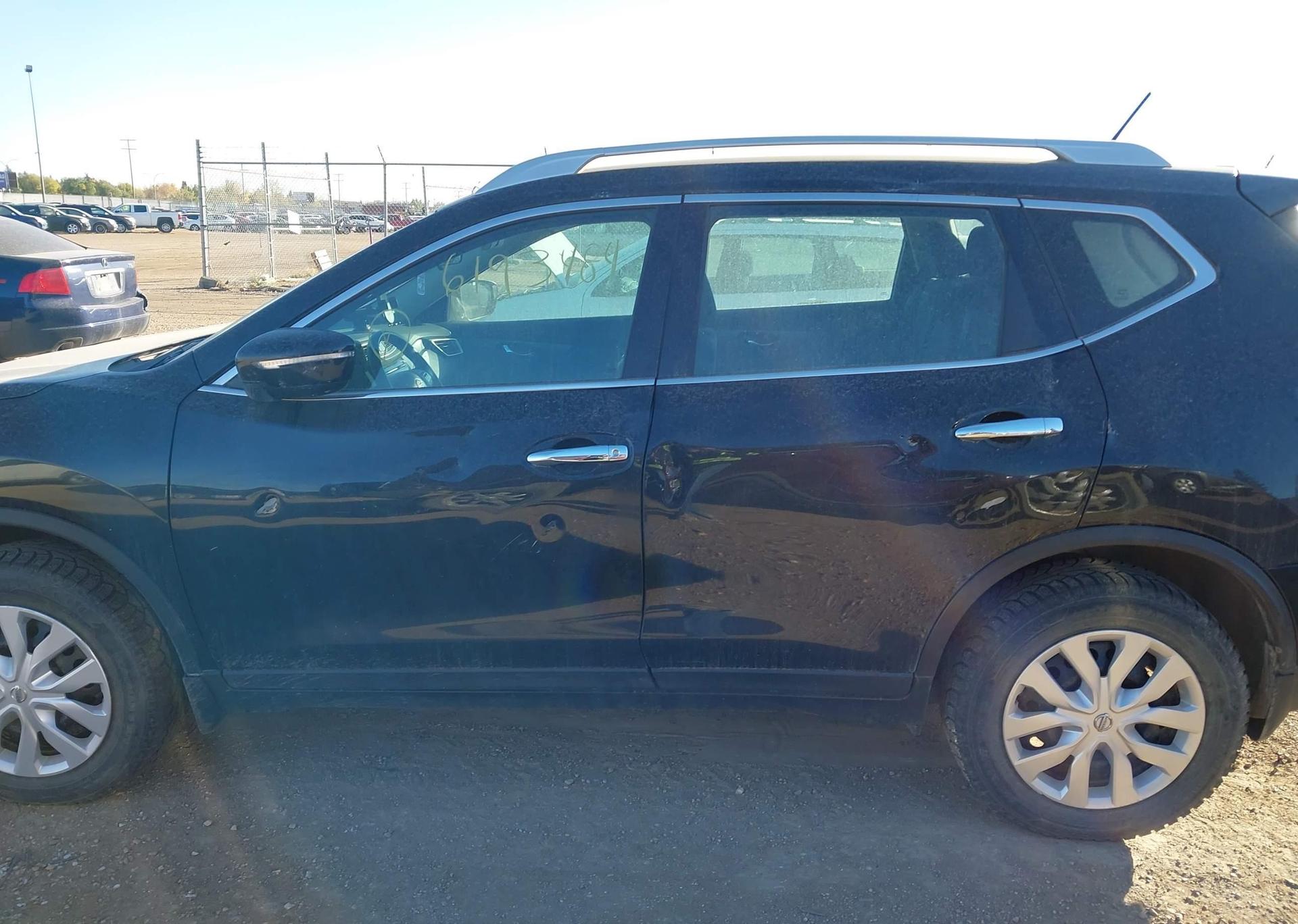 2015 NISSAN ROGUE S