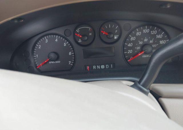 2004 FORD TAURUS SE