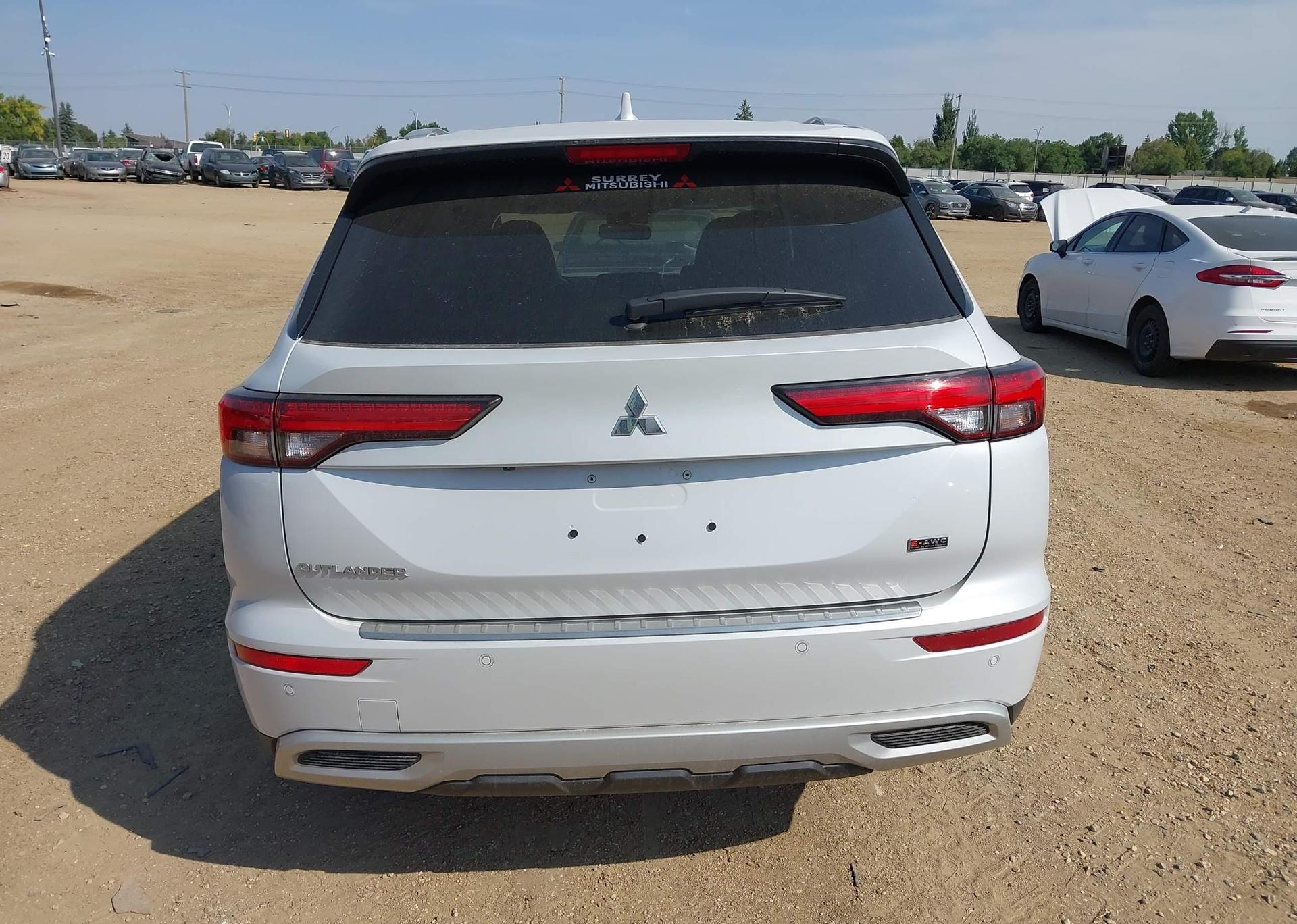 2024 MITSUBISHI OUTLANDER SE