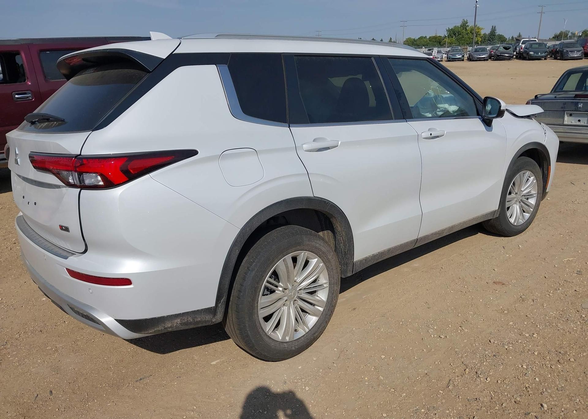 2024 MITSUBISHI OUTLANDER SE
