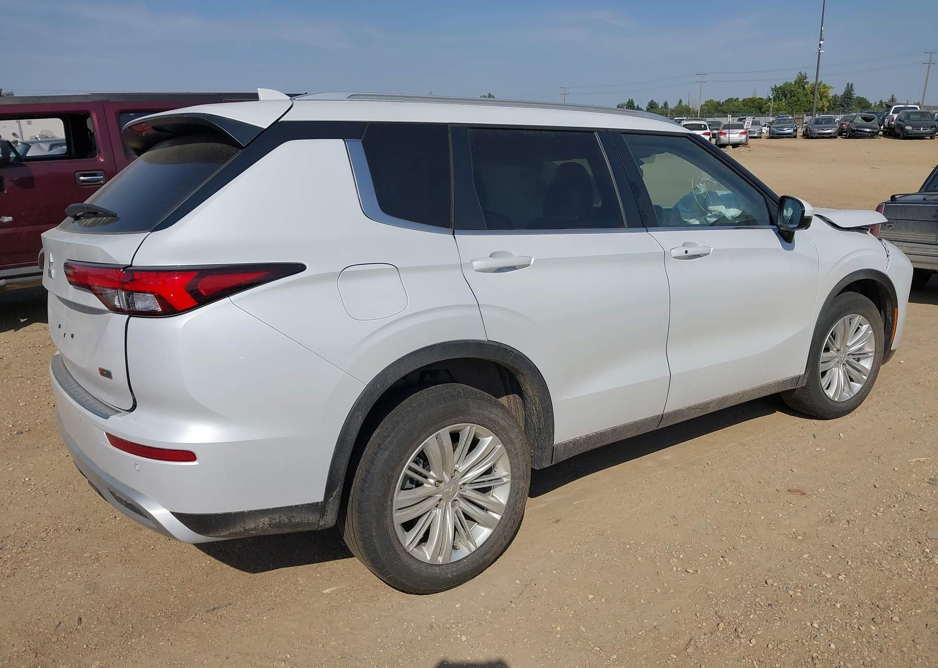 2024 MITSUBISHI OUTLANDER SE