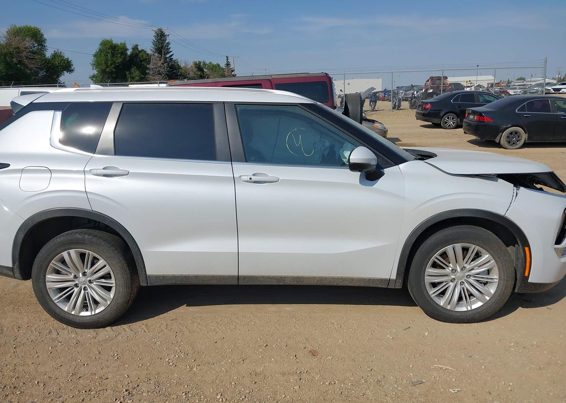 2024 MITSUBISHI OUTLANDER SE
