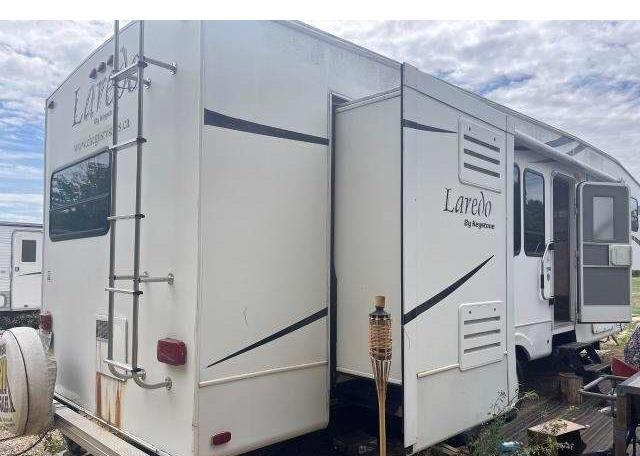 2005 KEYSTONE CAMPER
