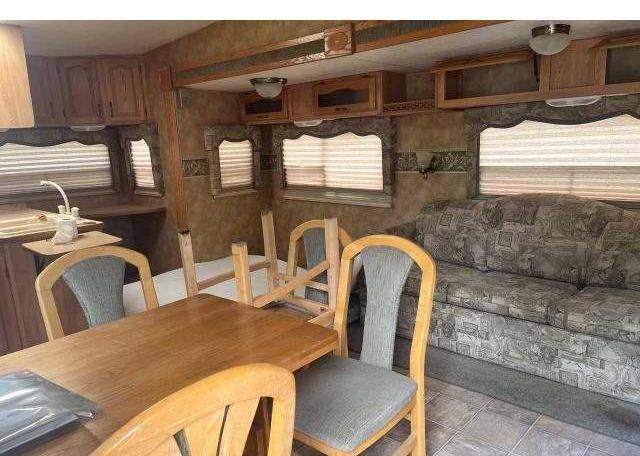 2005 KEYSTONE CAMPER
