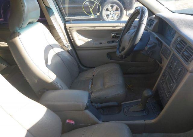 1999 VOLVO V70