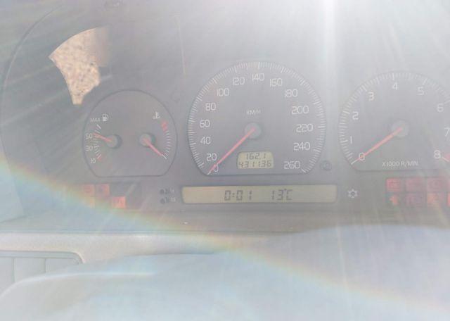 1999 VOLVO V70