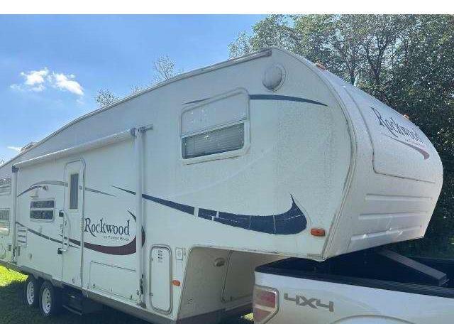 2005 FOREST RIVER INC. ROCKWOOD