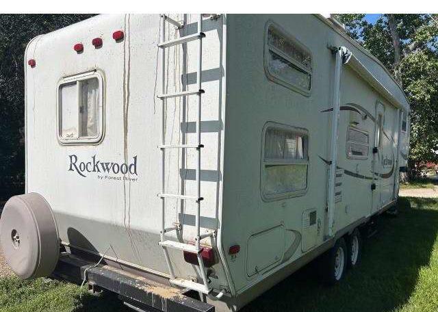 2005 FOREST RIVER INC. ROCKWOOD