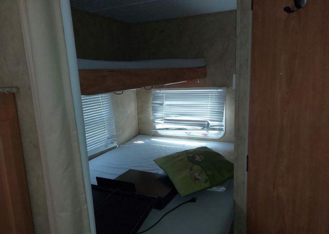 2008 KEYSTONE HIDEOUT 19FL