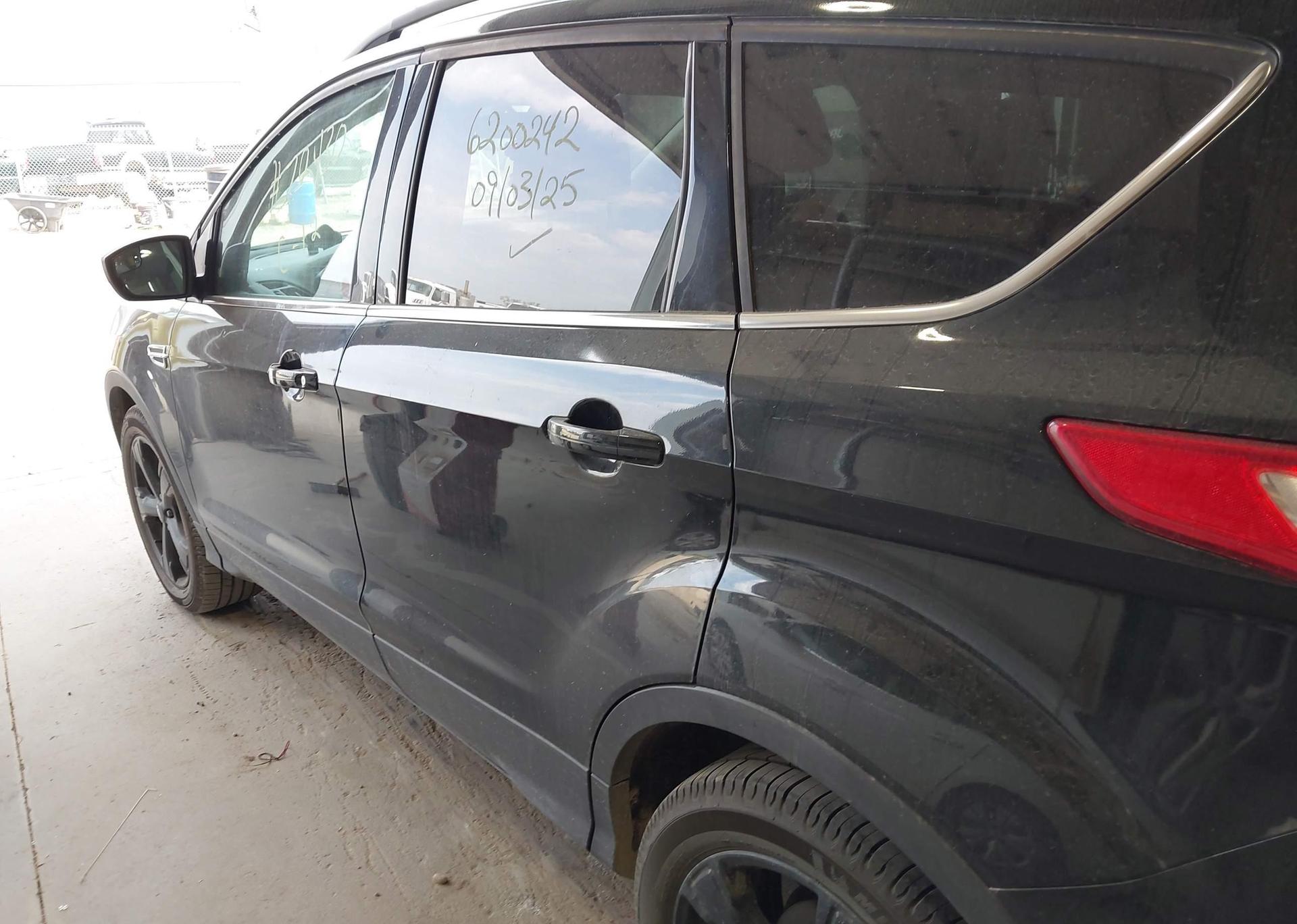 2015 FORD ESCAPE SE