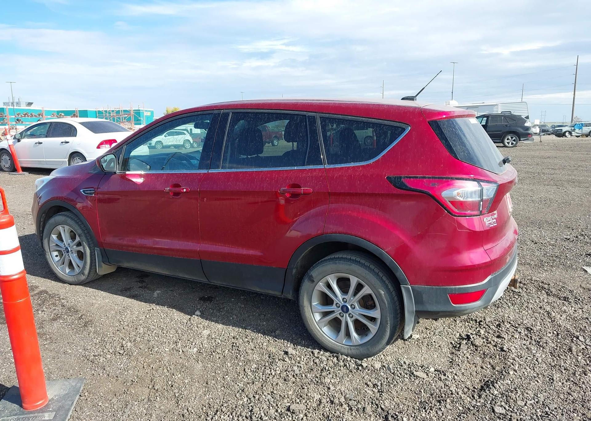2017 FORD ESCAPE SE