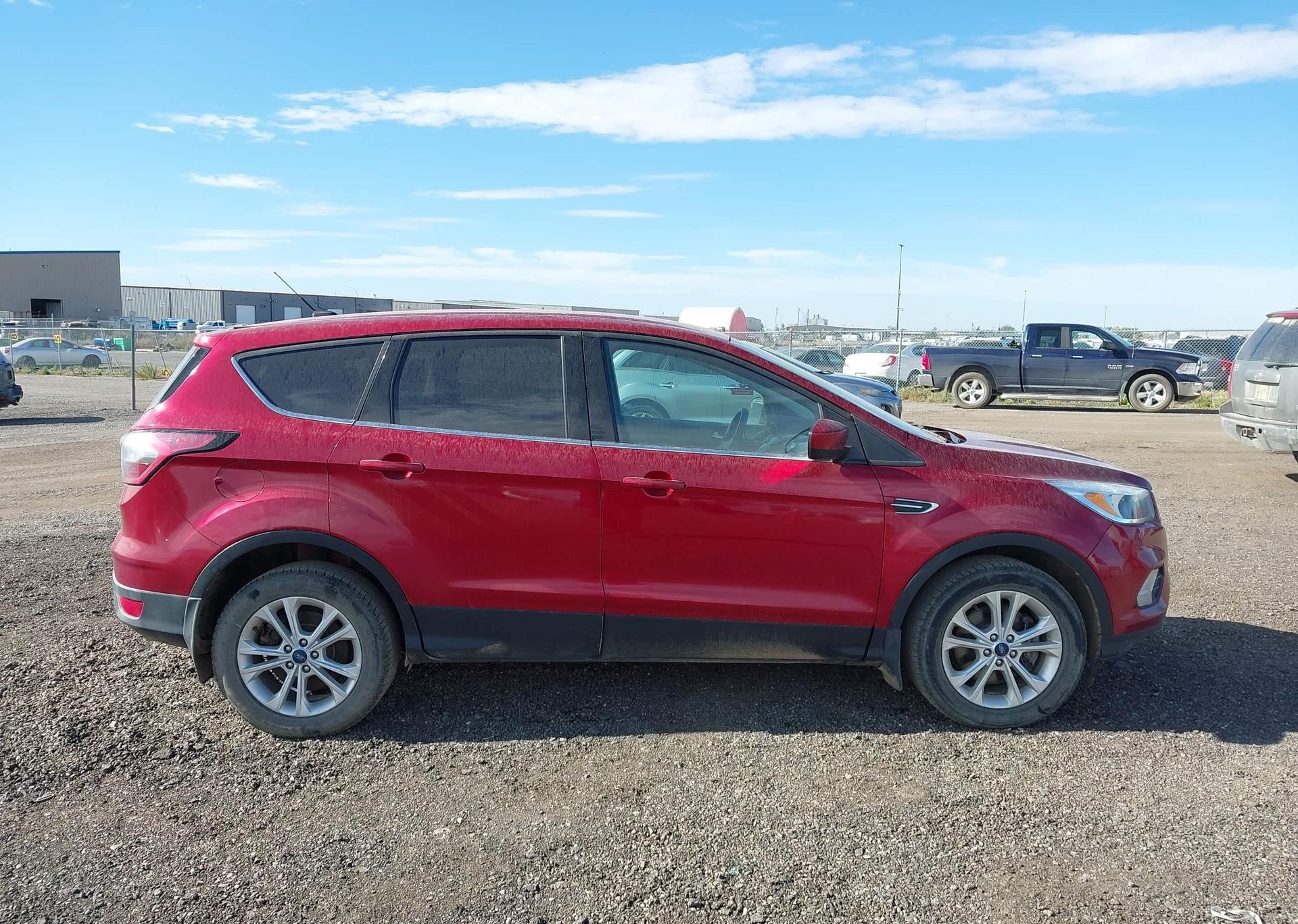 2017 FORD ESCAPE SE
