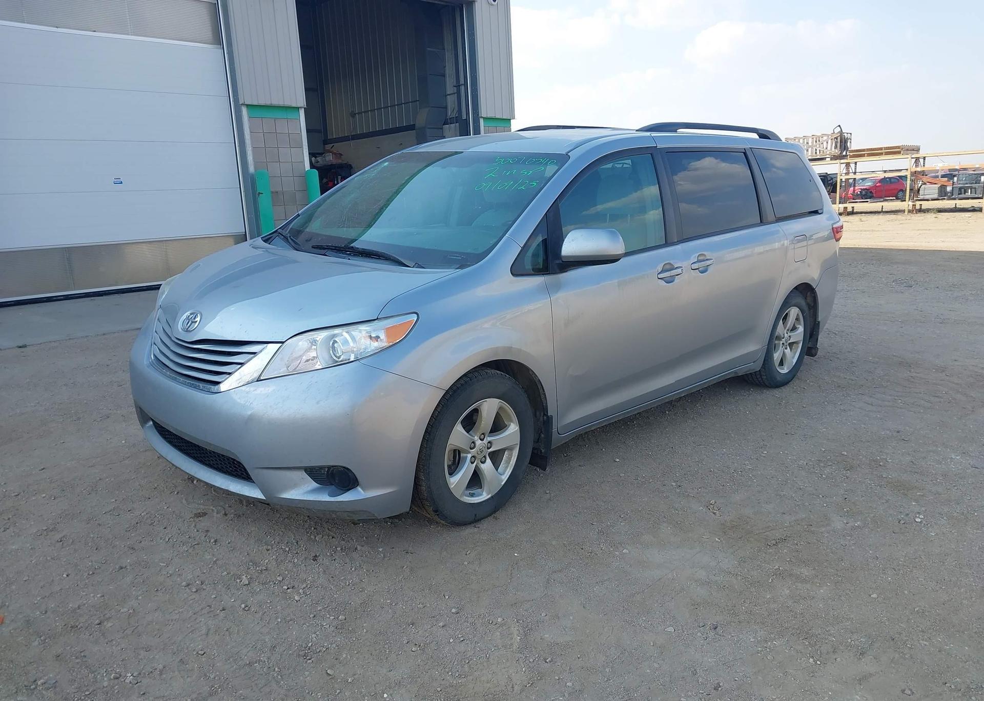 2015 TOYOTA SIENNA LE