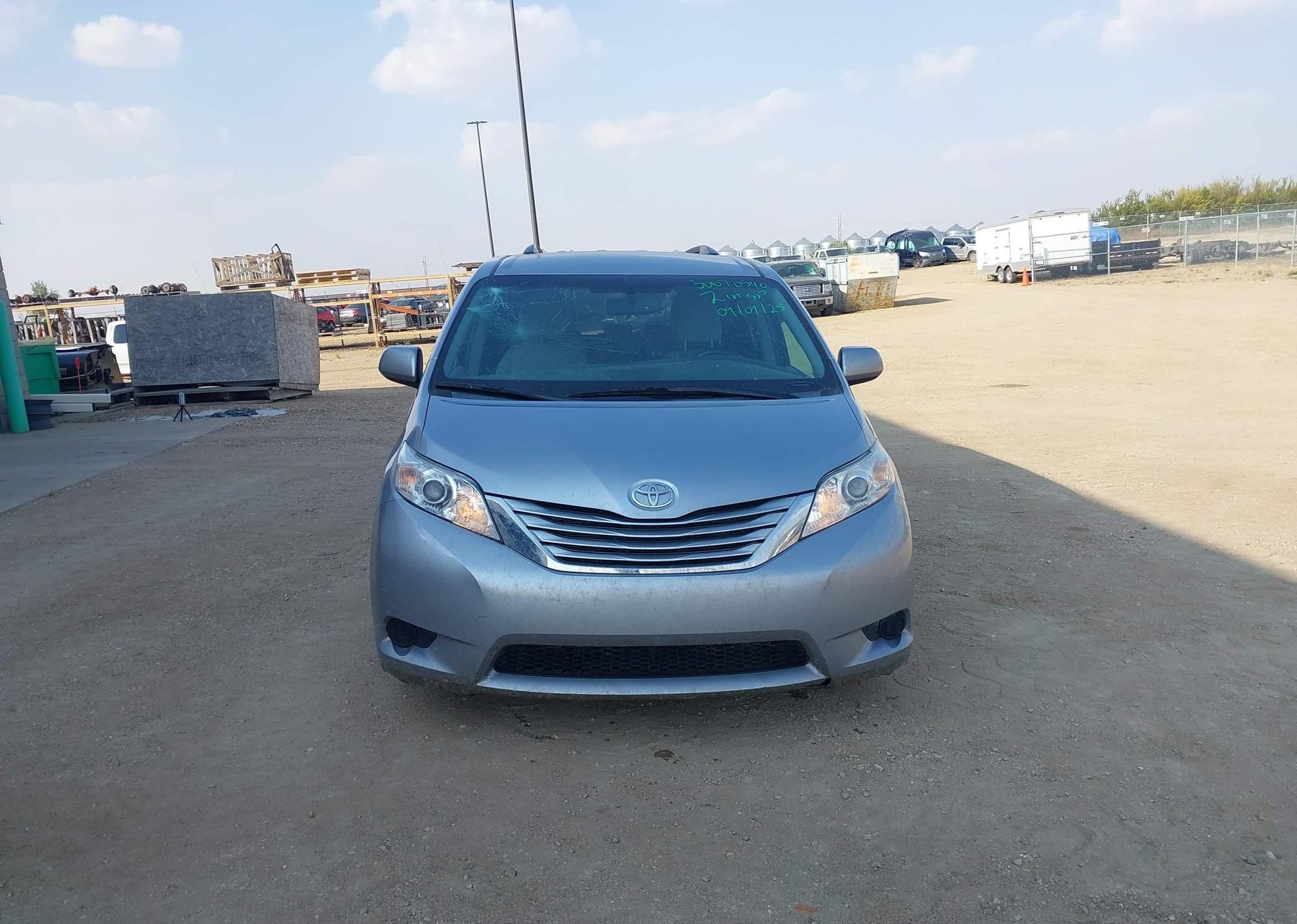 2015 TOYOTA SIENNA LE