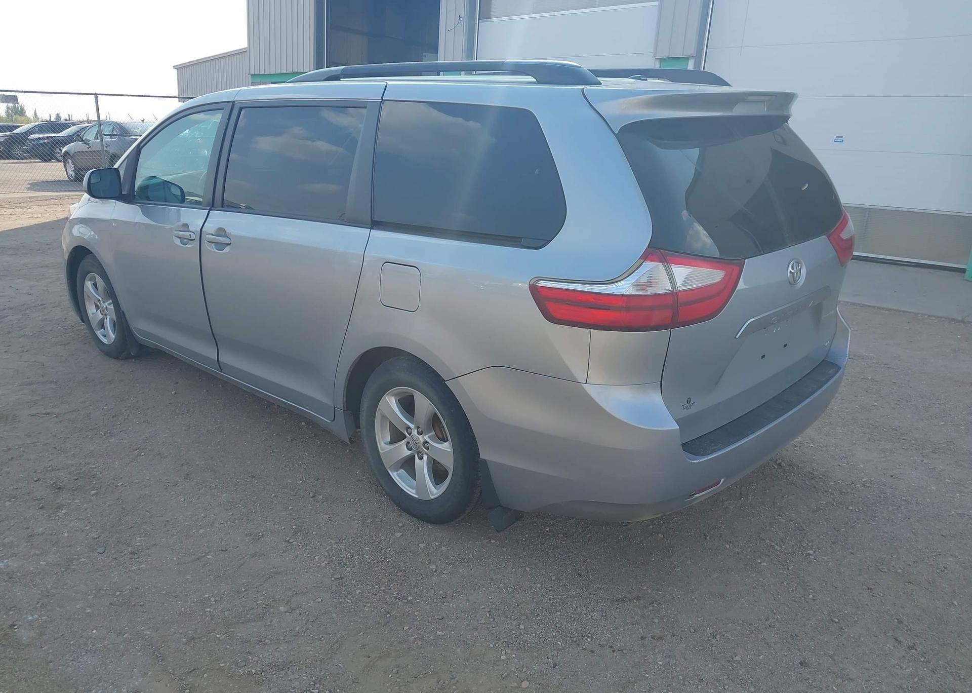 2015 TOYOTA SIENNA LE