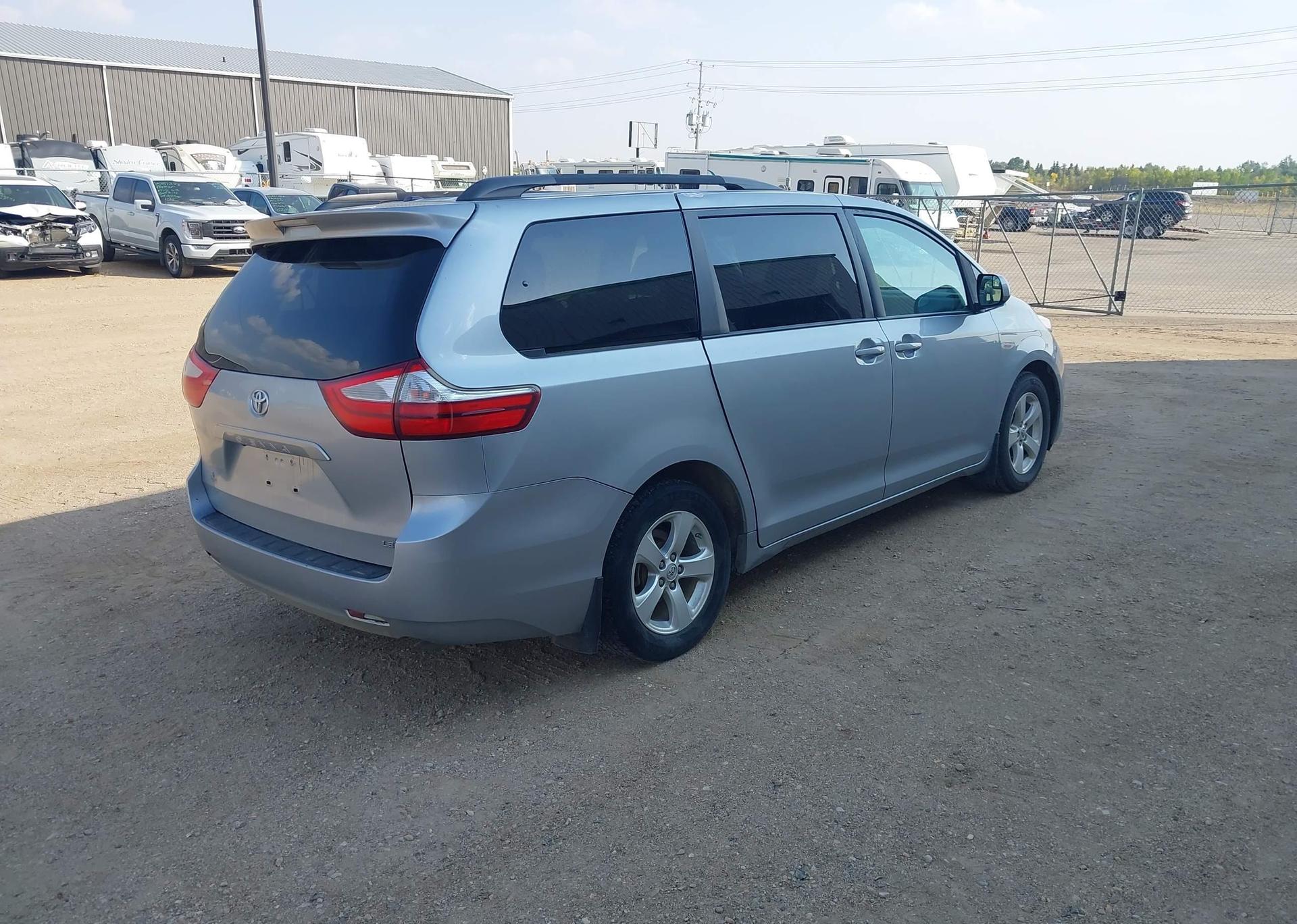 2015 TOYOTA SIENNA LE