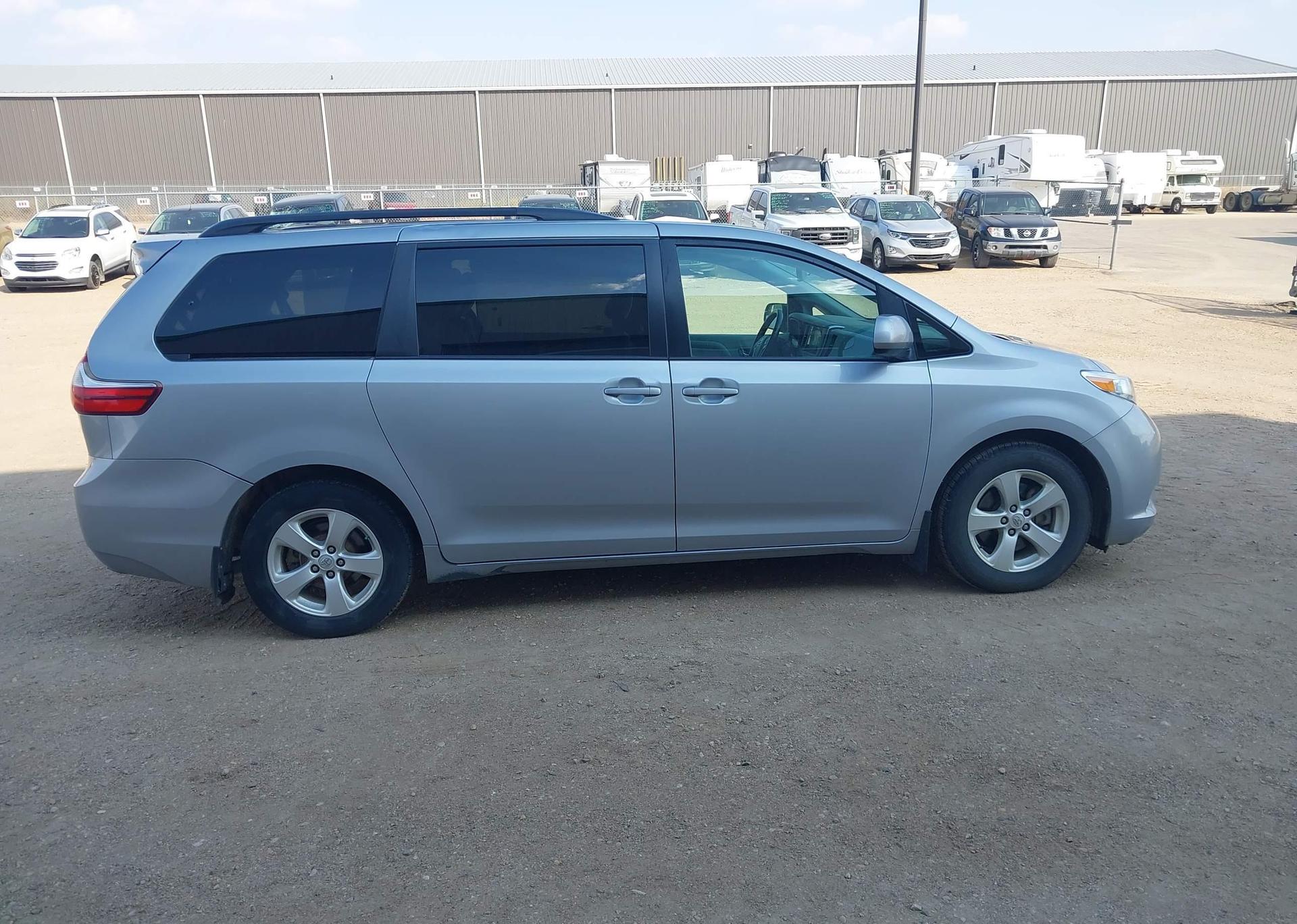 2015 TOYOTA SIENNA LE