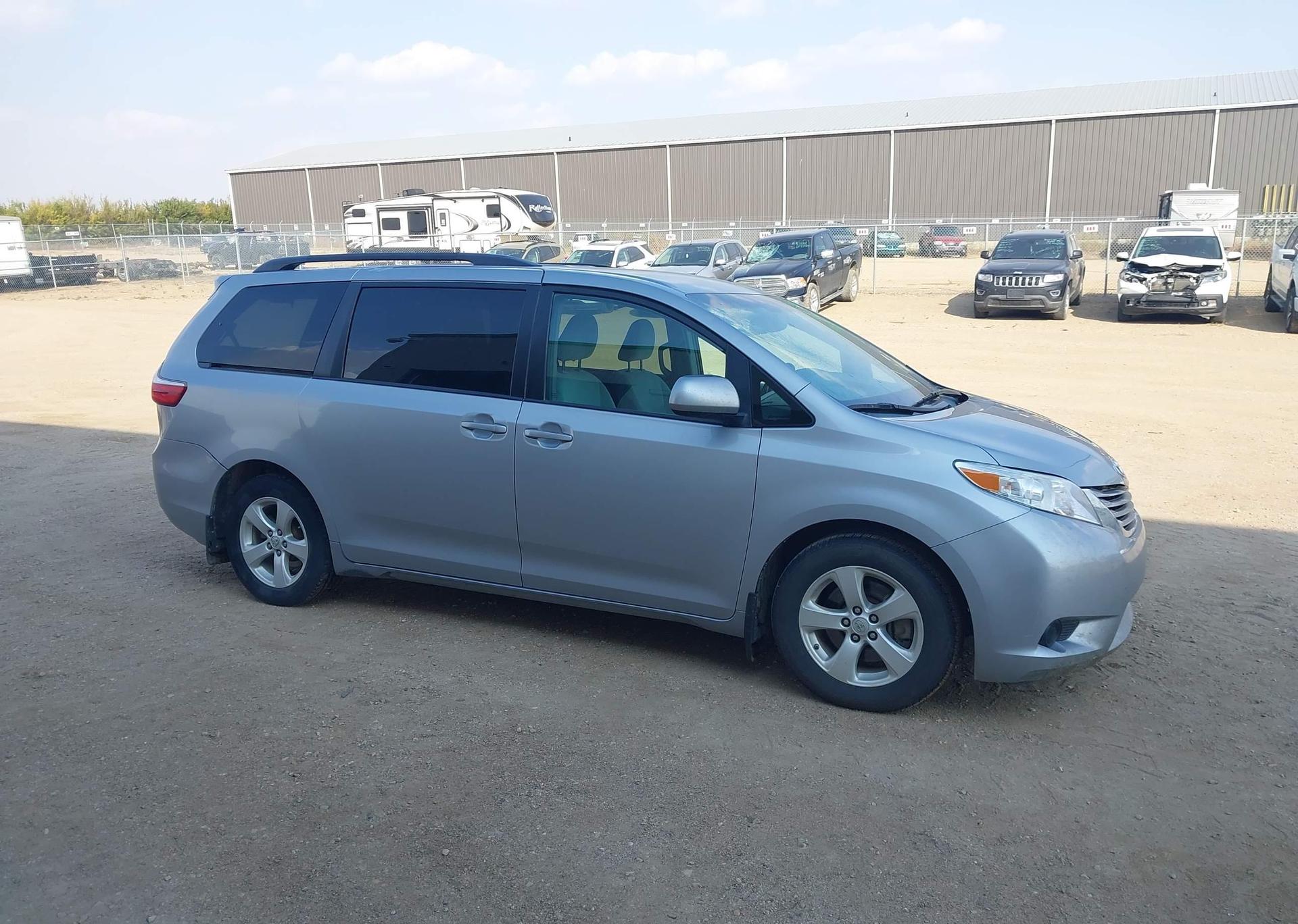 2015 TOYOTA SIENNA LE