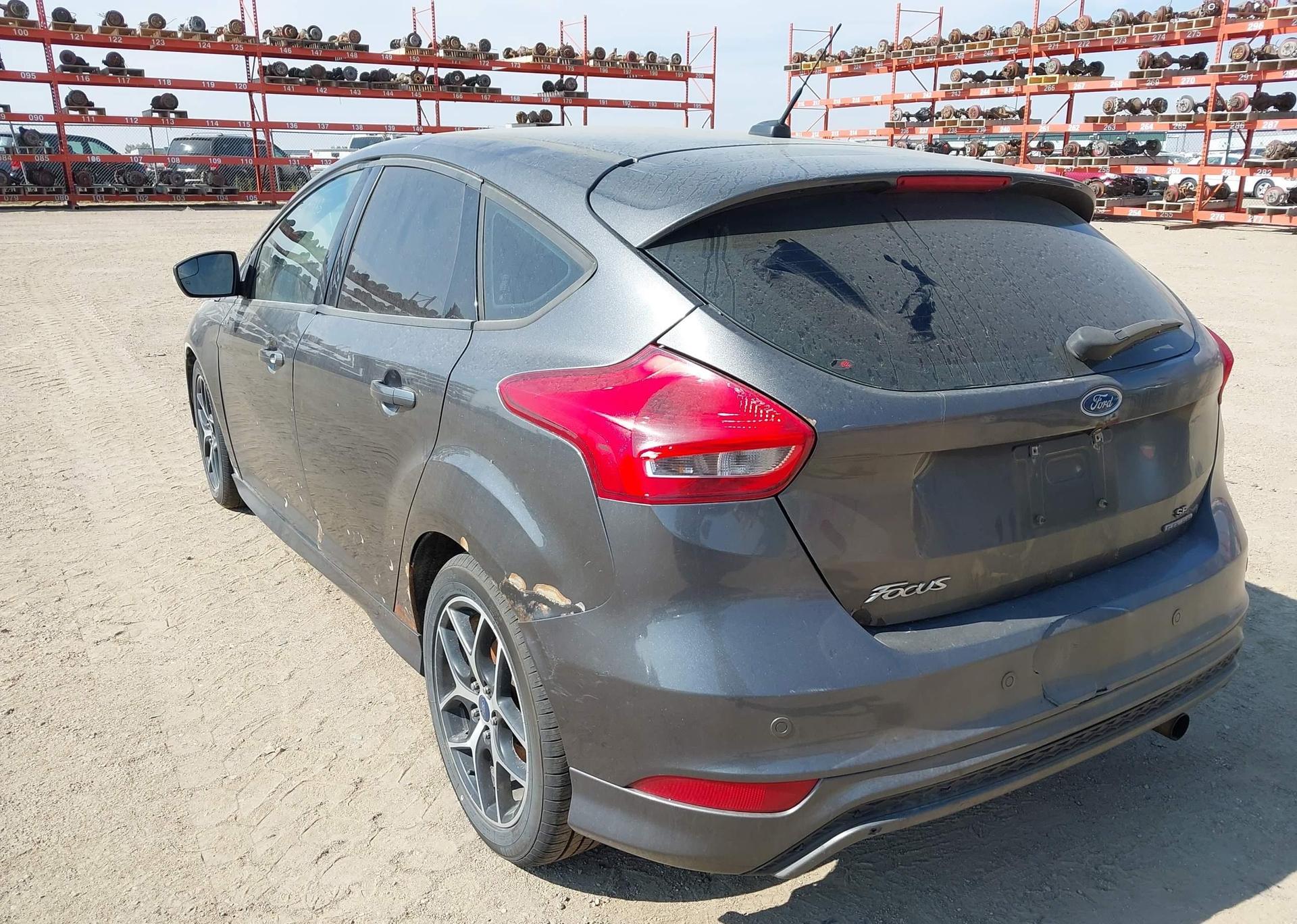 2015 FORD FOCUS SE