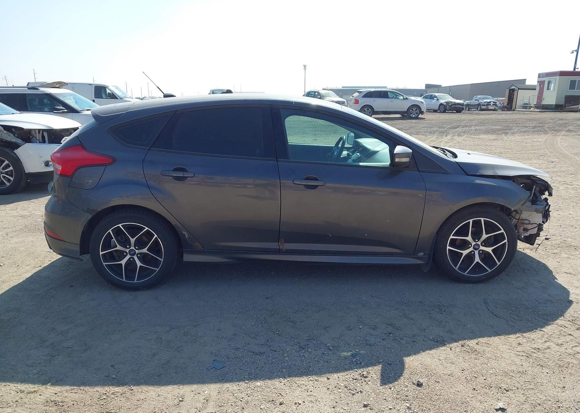 2015 FORD FOCUS SE