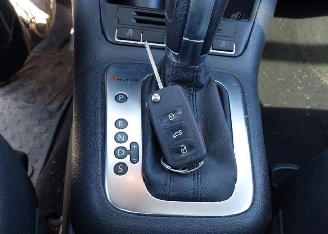 2011 VOLKSWAGEN TIGUAN S