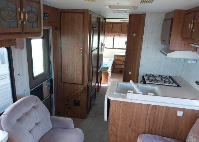1990 OSHKOSH MOTOR TRUCK CO. CHASSIS MID
