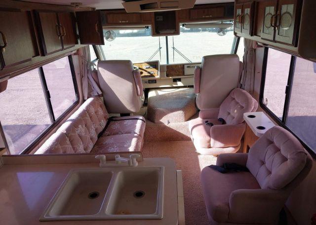 1990 OSHKOSH MOTOR TRUCK CO. CHASSIS MID