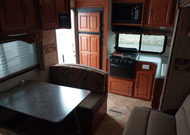 2011 FOREST RIVER INC. SURVEYOR