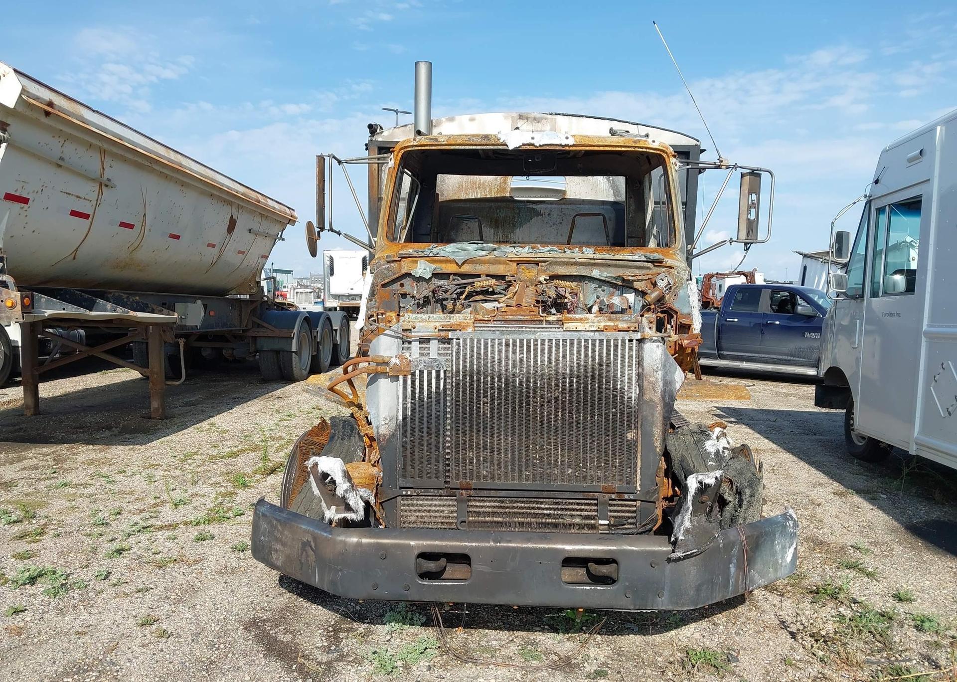 1995 FORD L-SERIES LTLA9000