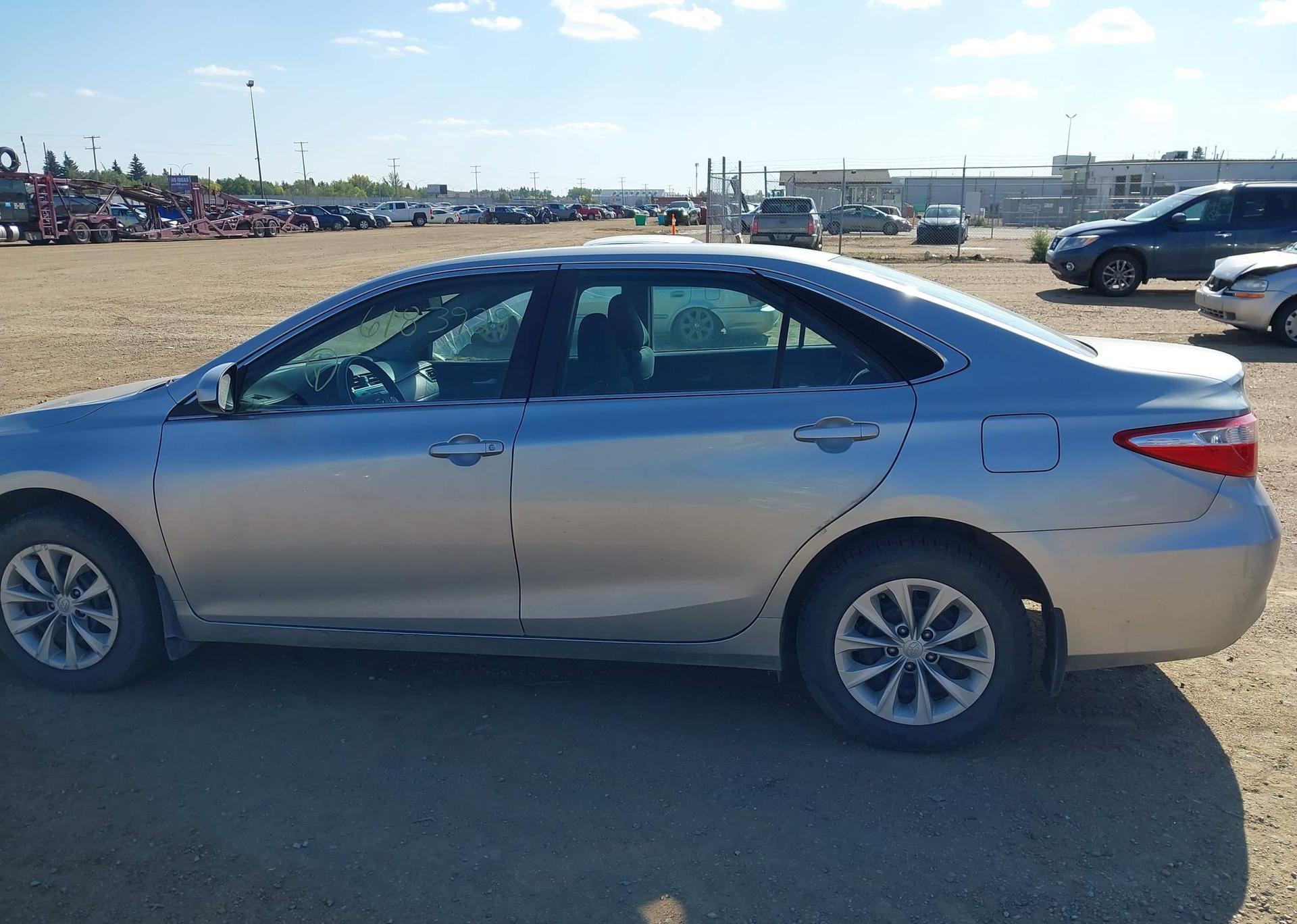 2015 TOYOTA CAMRY LE