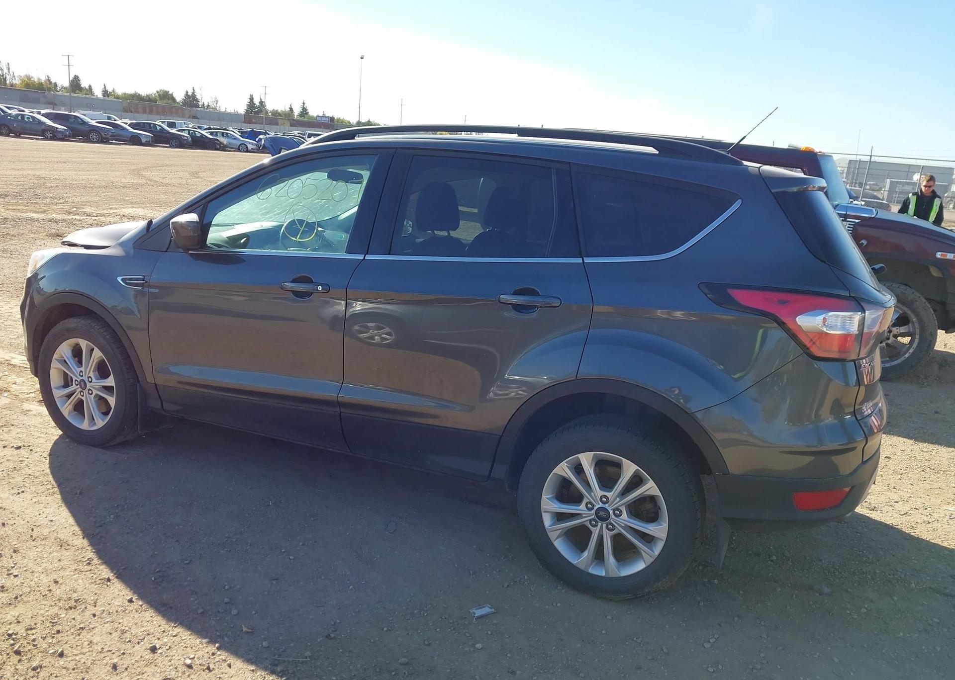 2017 FORD ESCAPE SE